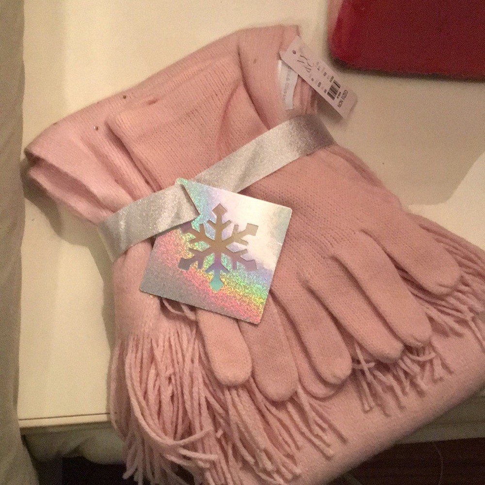 New York & Company scarf and glove set